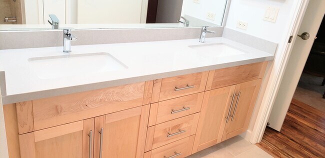 Building Photo - Keola Lai Penthouse 2 Bedroom 2 Bathroom 2...
