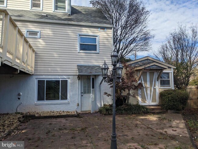Building Photo - 137 Holden Dr