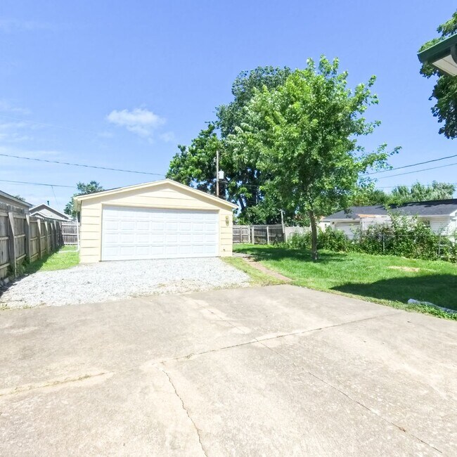 Building Photo - Newly updated 5 bedroom 2 bathroom home