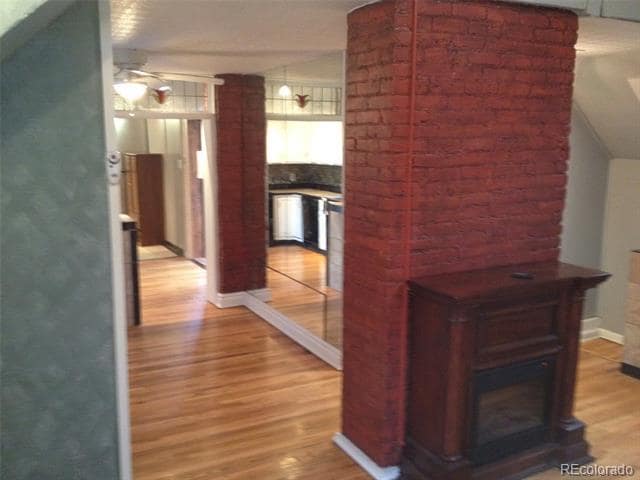Building Photo - 116 W Maple Ave
