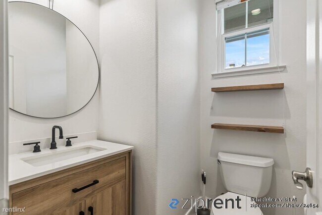 Building Photo - 3 br, 2.5 bath Townhome - 1052 Green Stree...