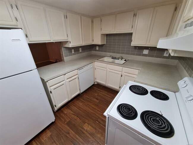 Building Photo - Charming 3-Bed, 2-Bath Townhouse in the Heart of Montgomery