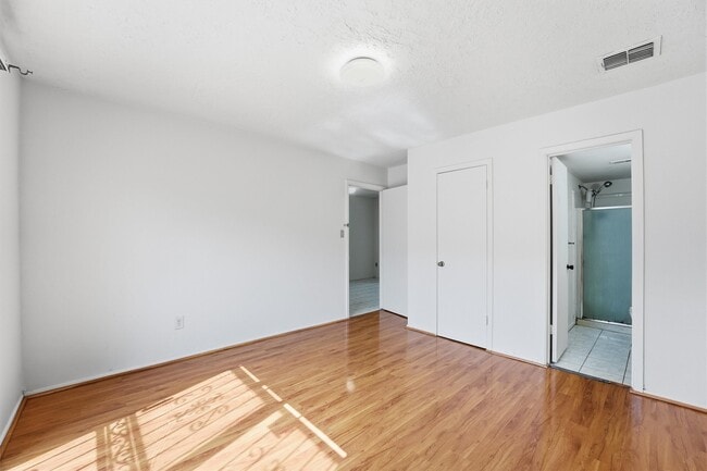 Building Photo - 12447 Sharpview Dr