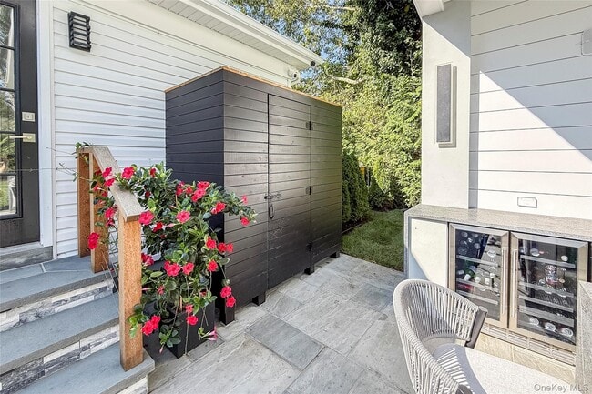 Building Photo - 121 Ponquogue Ave