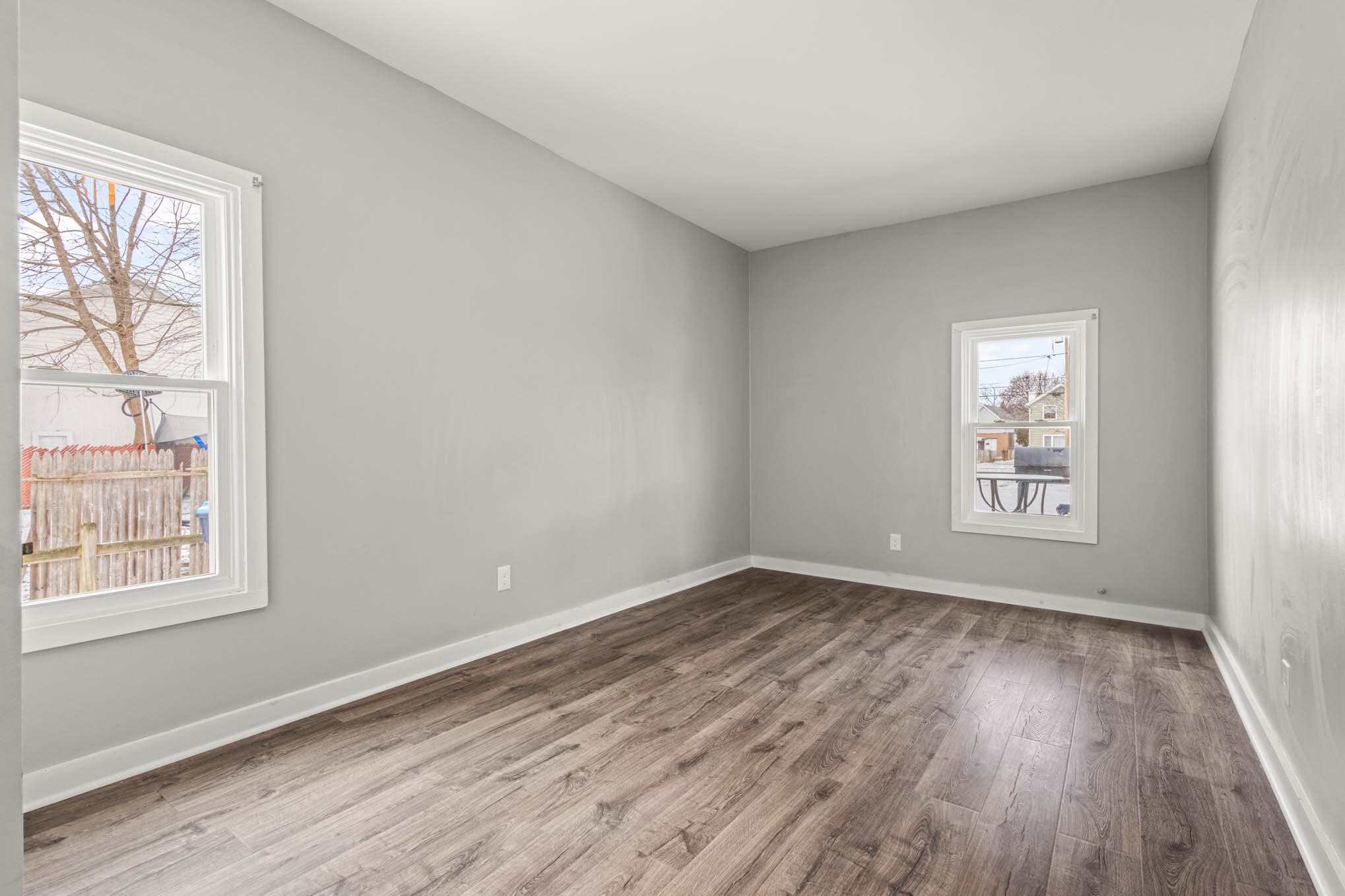 Building Photo - 208 S Swan St