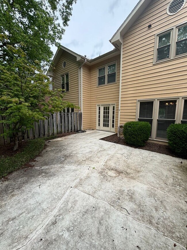 Building Photo - West Knoxville Townhouse