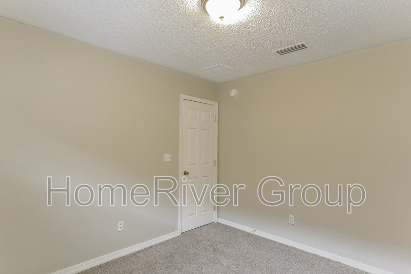 Building Photo - 6307 Ironside Dr S