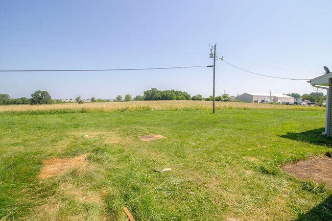 Building Photo - 1303 E Smiley Ln