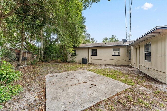 Building Photo - 1218 Crescent St