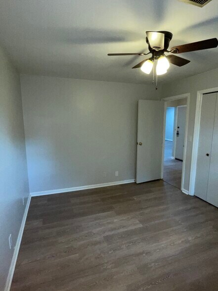 Building Photo - 402 Schenkel Ln