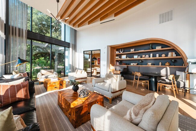 Building Photo - 5820 1/2 Cameron Road-SI FL3-ID1303393P