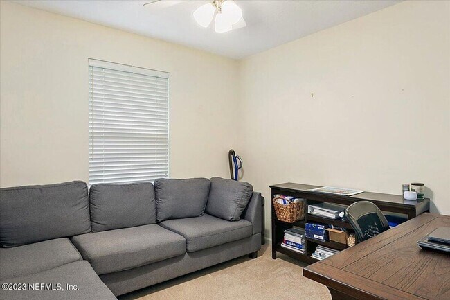 Building Photo - Beautiful home with golf course views in l...