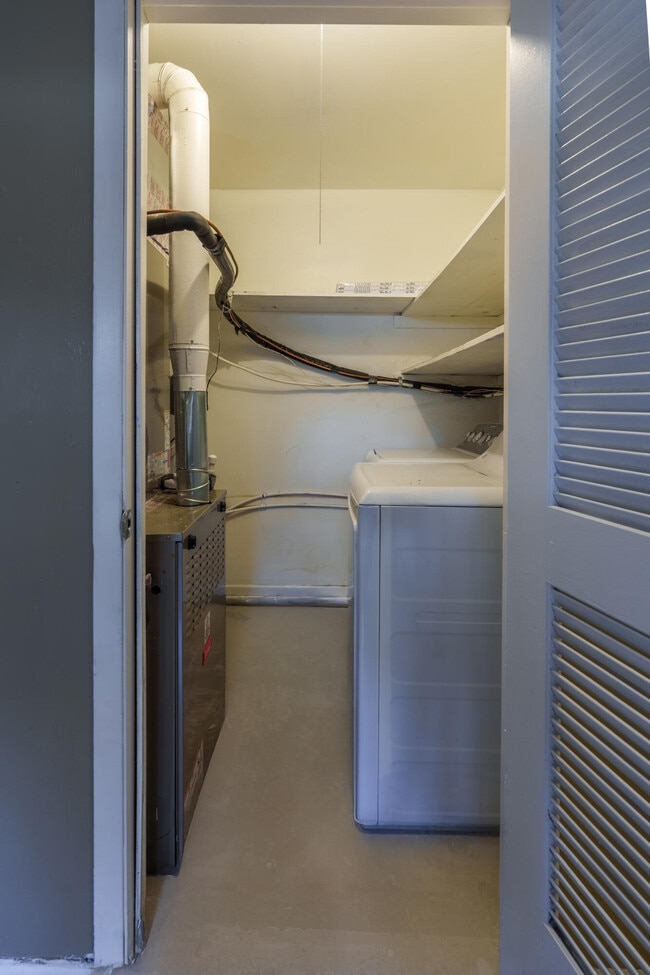 Building Photo - 3515 NW 8th Ave