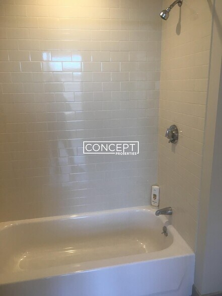 Building Photo - 601 Albany St