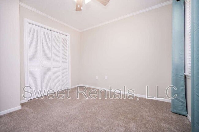 Building Photo - 415 Parkdale Dr