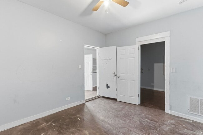 Building Photo - 6913 S Throop St