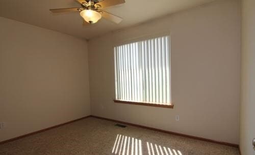 Building Photo - 3 bedroom, 2 bath Townhome in North Liberty