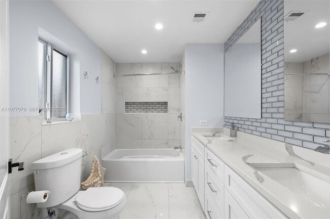 Building Photo - 1519 Biarritz Dr