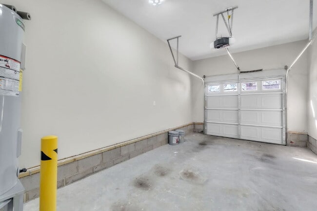 Building Photo - Elegant 3 Bedroom, 2.5 Bathroom Duplex with 1-Car Garage in Woodruff $1750/mo rent