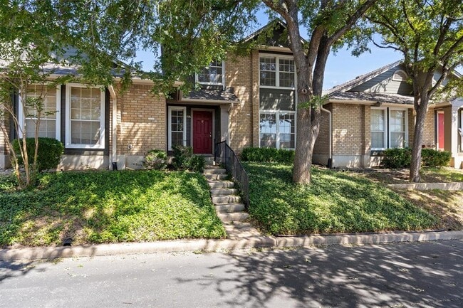 Building Photo - 1015 E Yager Ln