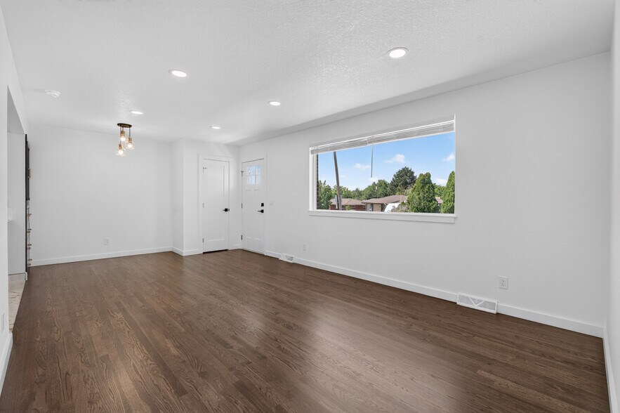 Building Photo - 8596 Sheridan Ct