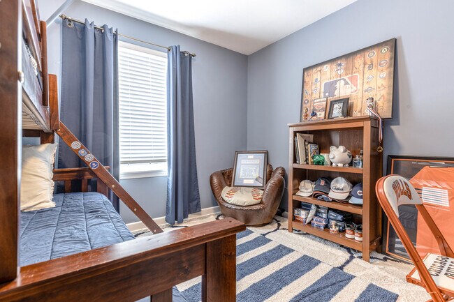 Building Photo - 3 Lakeview Dr