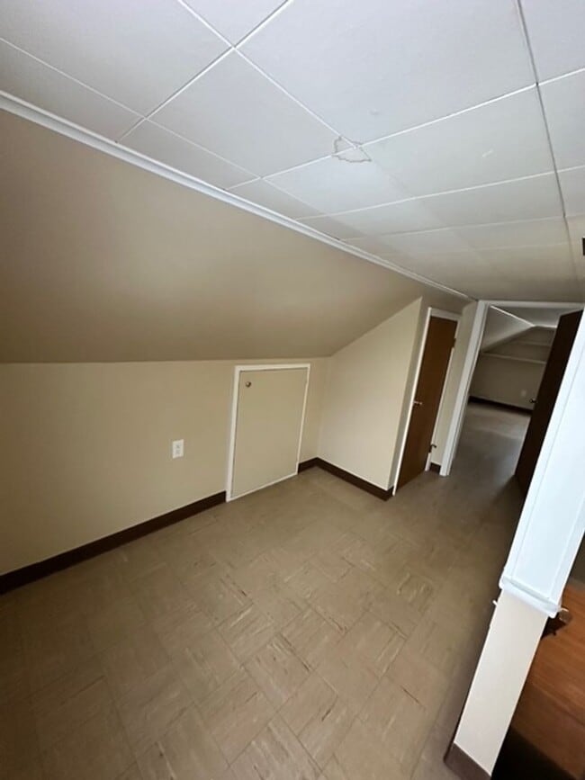 Building Photo - Charming 3-Bedroom Home with Large Backyard For Rent!