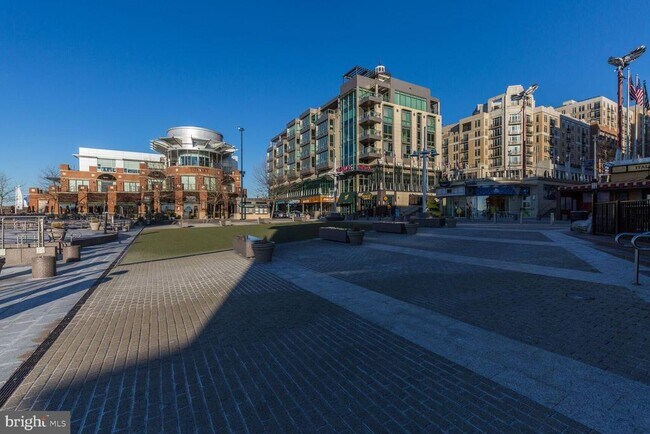 Building Photo - 712 Sentry Square