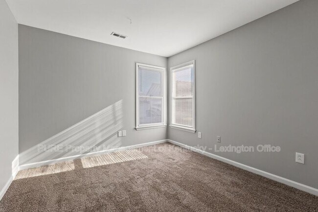 Building Photo - 833 Palomino Ln