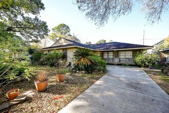 Building Photo - 10302 Woodwind Dr