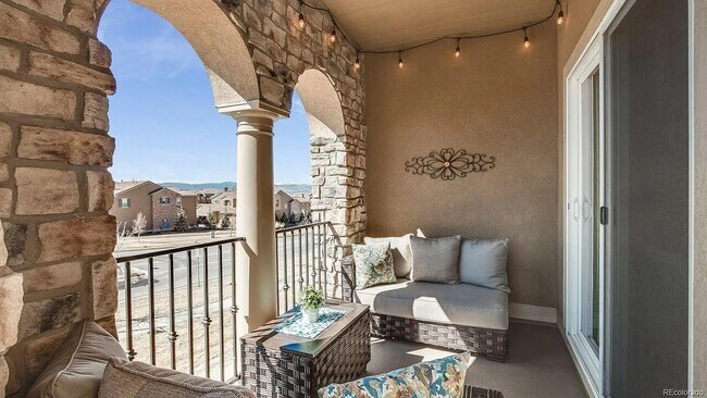 Building Photo - 2 Bed/2 Bath that is beyond expectations!!