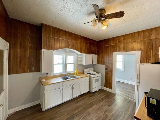 Building Photo - 2-Bedroom Home – Housing Choice Voucher Welcome