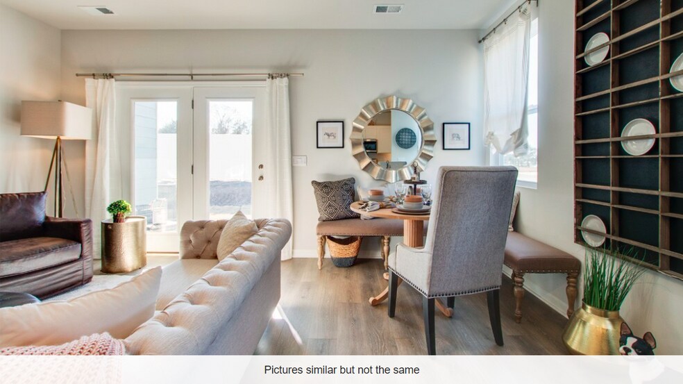 Family Room - 1106 Mason Dl