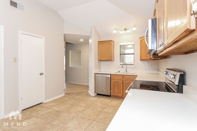 Building Photo - 1823 Cordova Dr