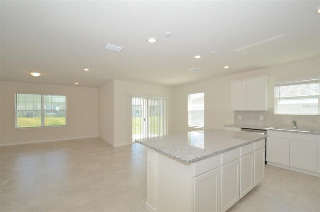 Building Photo - 1647 Aspen Ave