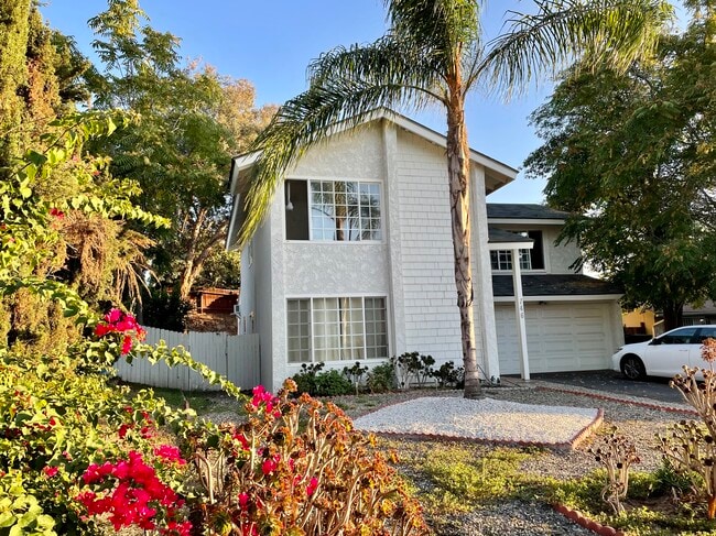 Building Photo - 746 Hacienda Dr