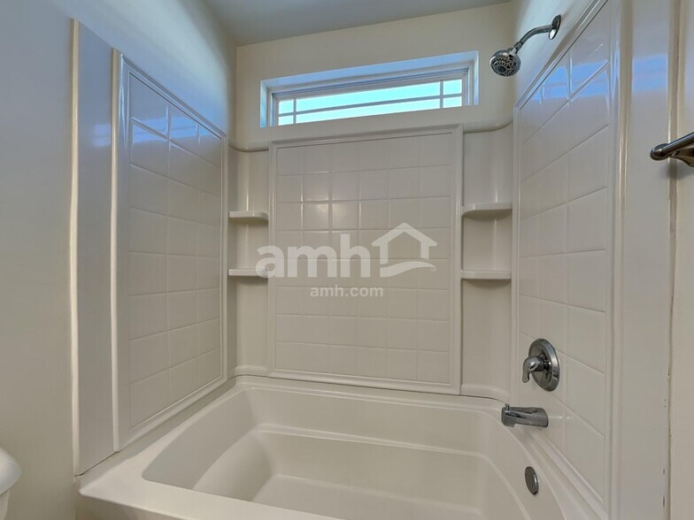Building Photo - 105 Summer Hill Ct