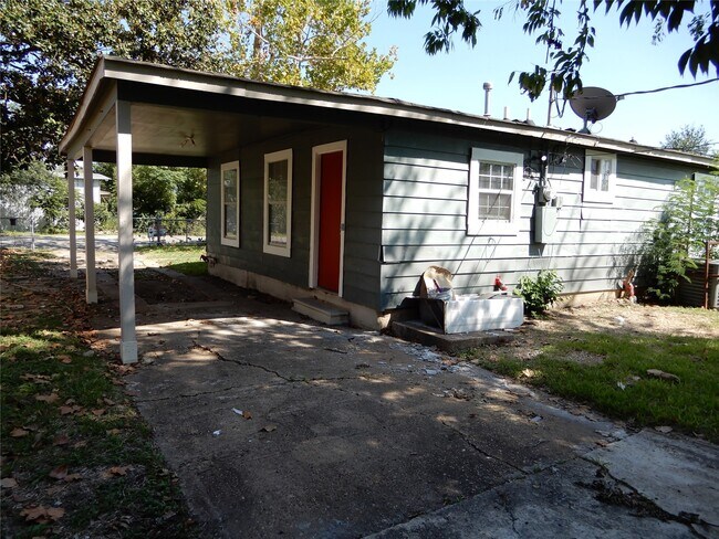Primary Photo - 1700 Woolfe St