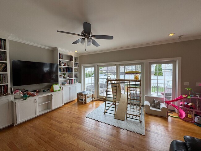 Building Photo - Waltham 3 bed 2.5 Bath