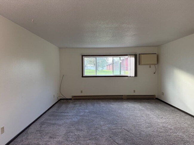 Building Photo - Spacious 2-Bed, 1-Bath Apartment Just 15 Minutes from Fargo
