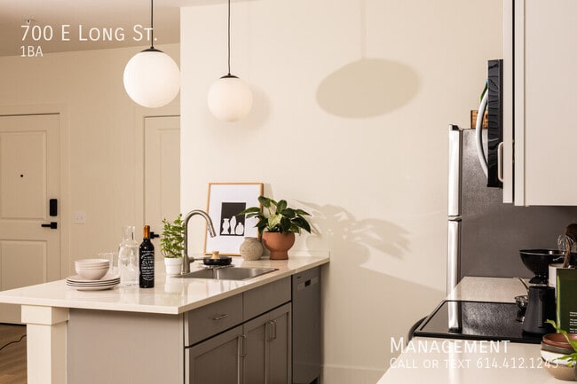 Building Photo - 700 E Long St