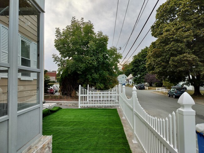 Building Photo - 47 Cottage St