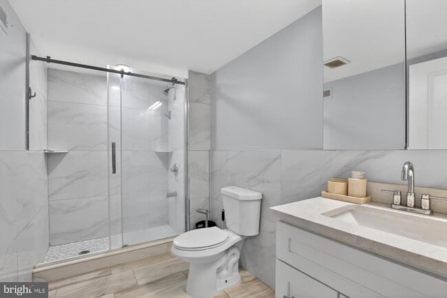 Building Photo - 523 N 11th St