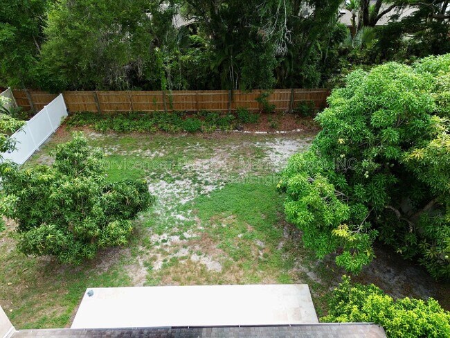 Building Photo - 423 Whispering Oaks Ct