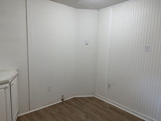Building Photo - Quaint 1 BR/1 BA near downtown!