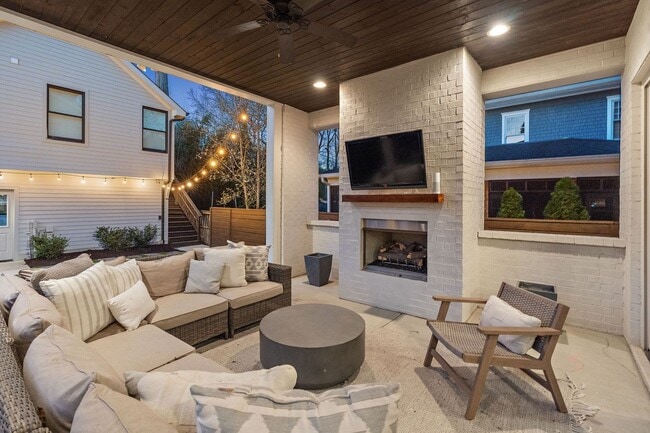 Building Photo - AVAILABLE NOW. High end custom home for lease. $12,500 per month. 6 Bed 6 Bath with Great Outdoor...