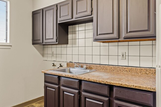 Building Photo - Your New Oakland Oasis: Modern 3-Bed with ...