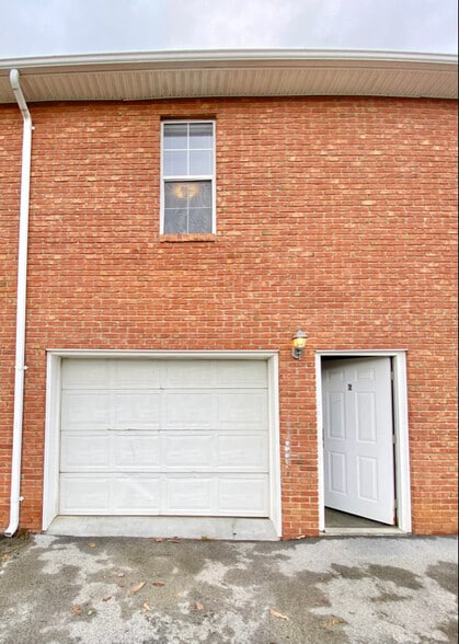 Building Photo - 805 Old Gray Station Rd