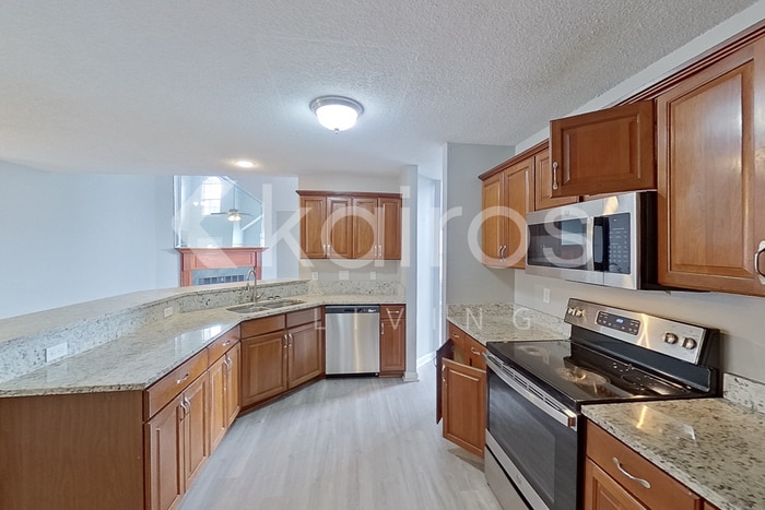 Building Photo - 2102 Spring Hill Cir