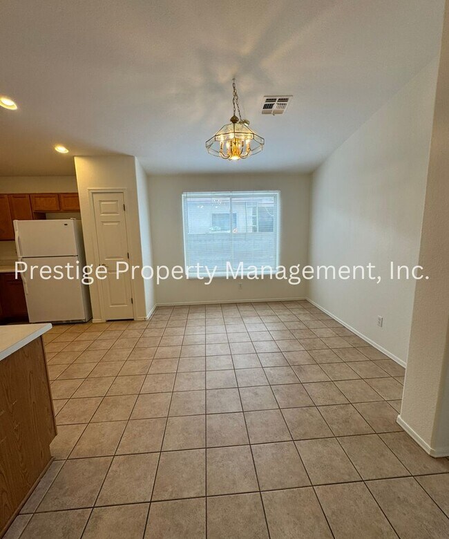 Building Photo - Charming All Tile 4/2 Rita Ranch Home
